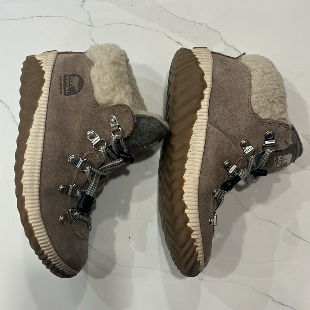 Girls Sorel Boots - Waterproof - Picture 4 of 5